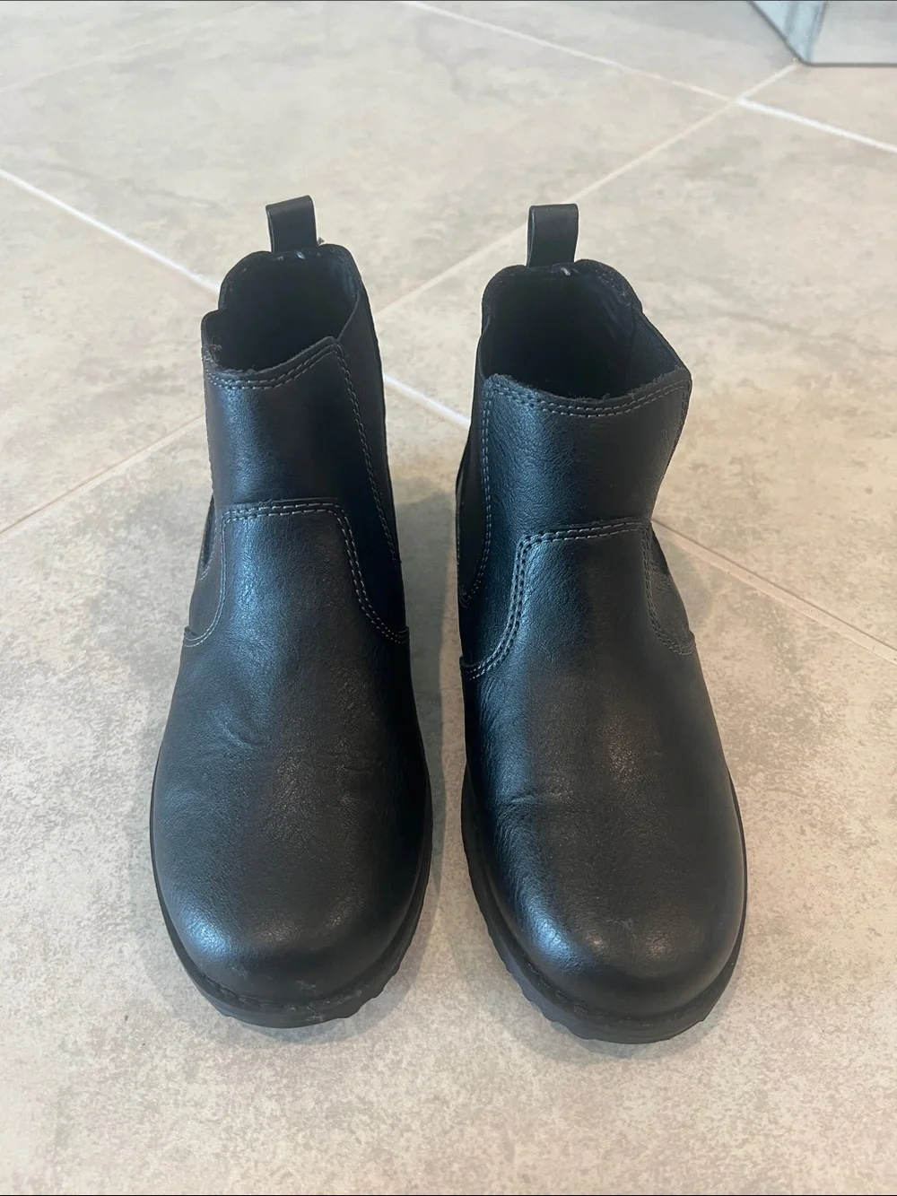 • Boy Old Navy Black Chelsea Boots - Classic Slip-On Ankle Boots, size 3 •